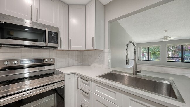 Building Photo - 2/2 Villa in South Sarasota