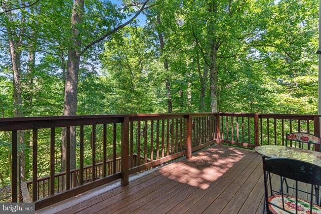 Building Photo - 15649 Mews Ct
