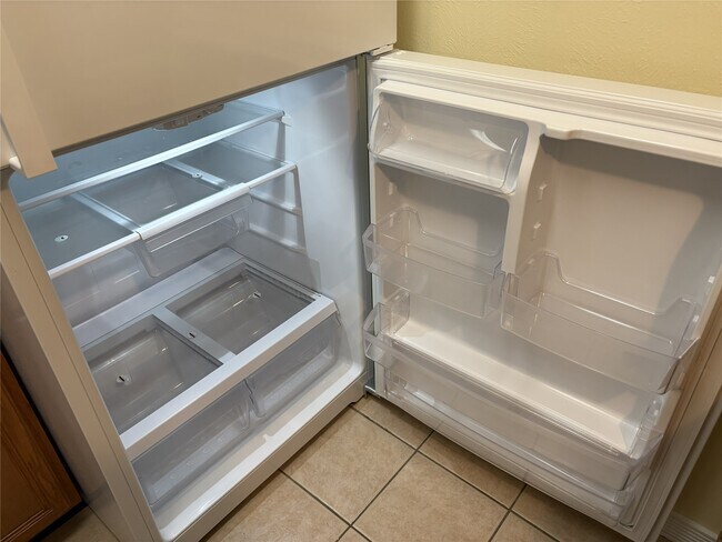 Building Photo - 115 N Shirley St