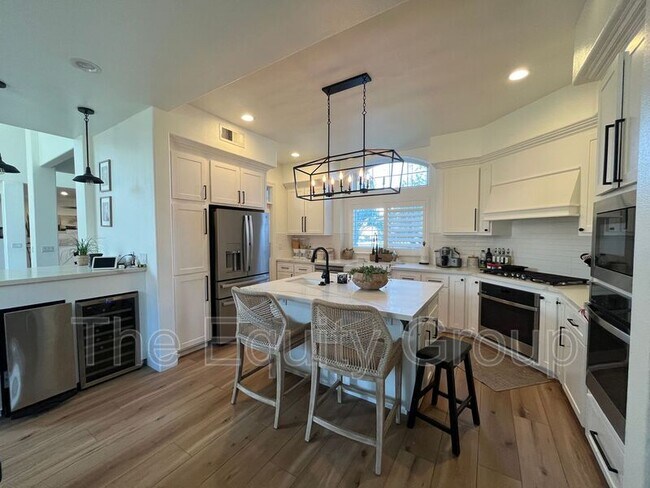 Building Photo - 5125 W Vine Ct