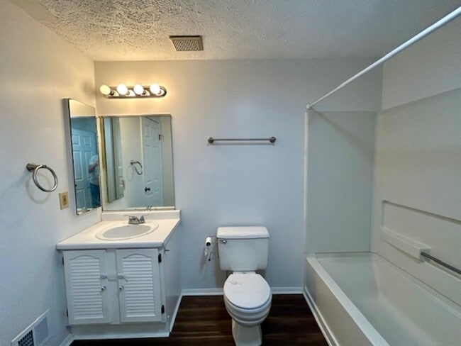 Building Photo - 1451 Misty Lake Ct