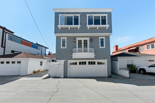 Building Photo - 328 9th St