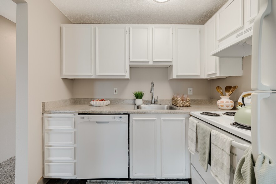 Building Photo - Moreland Place Apartments