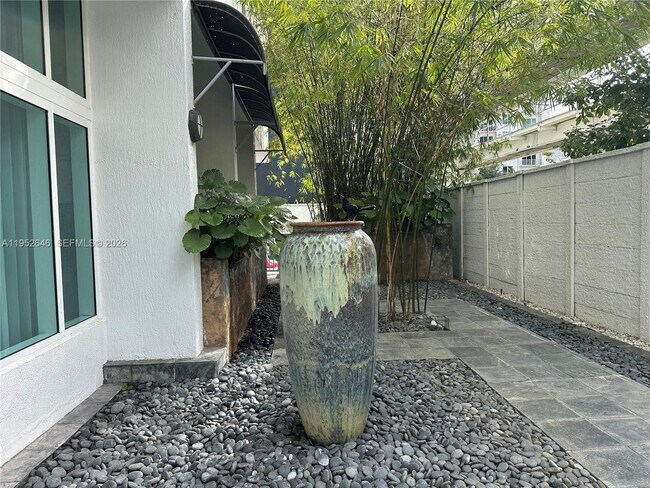 Building Photo - 234 NE 3rd St