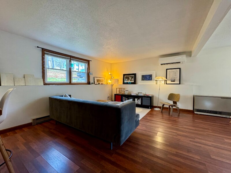 Building Photo - 27 N Hillside Rd