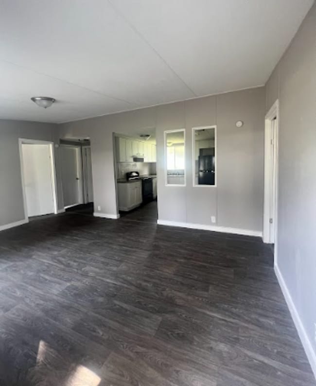 Building Photo - 3/2 Mobile Home, completely renovated!