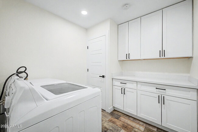 Building Photo - 2174 E Palmcroft Dr