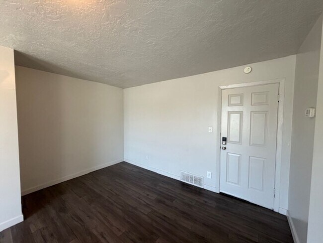 Building Photo - 506 23rd St