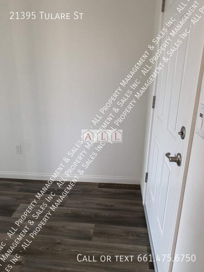 Building Photo - 21395 Tulare St