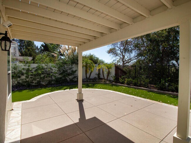 Building Photo - Stunning Fully Remodeled Home in Rancho De...