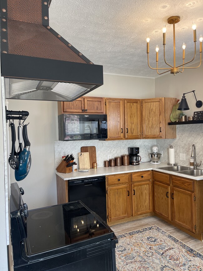 Building Photo - 1737-1/2 S 10th St