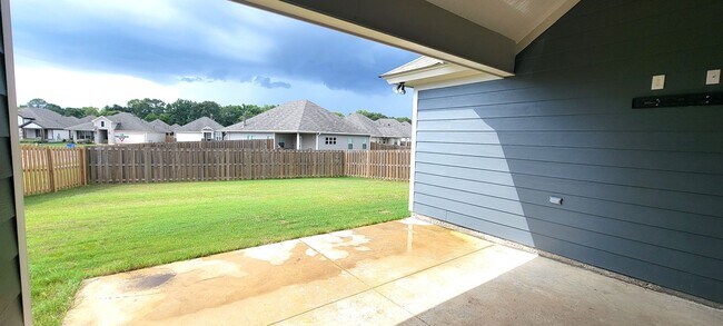 Building Photo - 844 Hedgefield Way