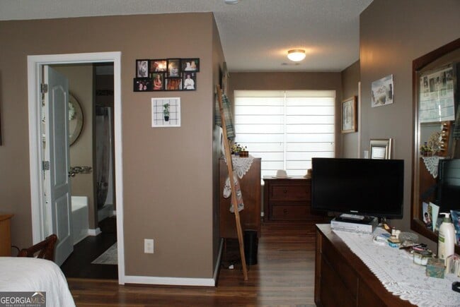 Building Photo - 211 Lucas Way