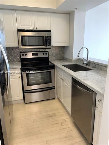 Building Photo - 1800 Sunset Harbour Dr