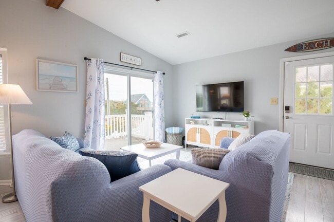 Building Photo - FURNISHED OFF-SEASON MONTHLY RENTAL - AVAILABLE MID-SEPT '27