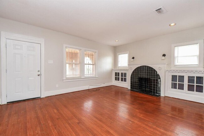 Building Photo - 5049 Jefferson St