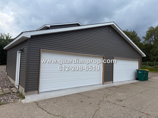 Building Photo - 7555 Cloman Way E