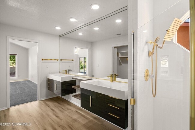 Building Photo - Gorgeous, modern, remodeled, unfurnished, ...