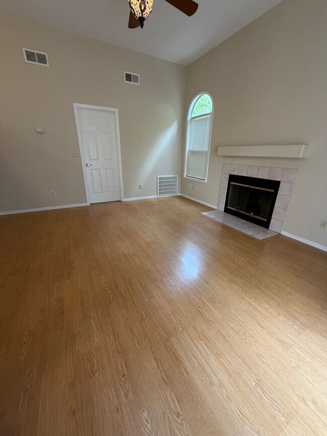 Building Photo - 8240 Rockbury Way