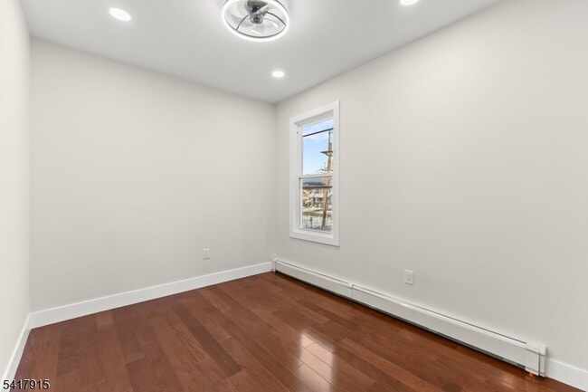 Building Photo - 633 Lafayette Ave