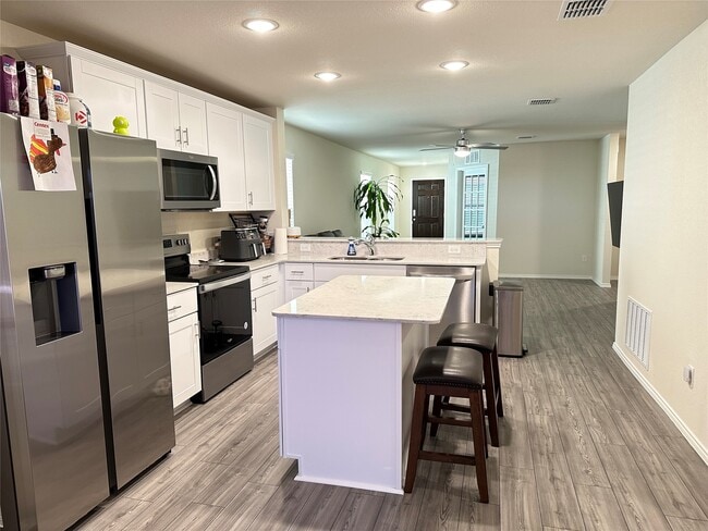 Building Photo - 333 Grenada Lk Dr