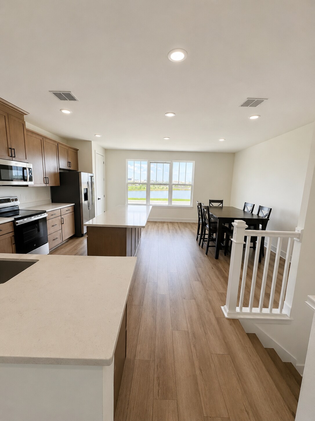 Building Photo - 15064 Grove Lake Dr