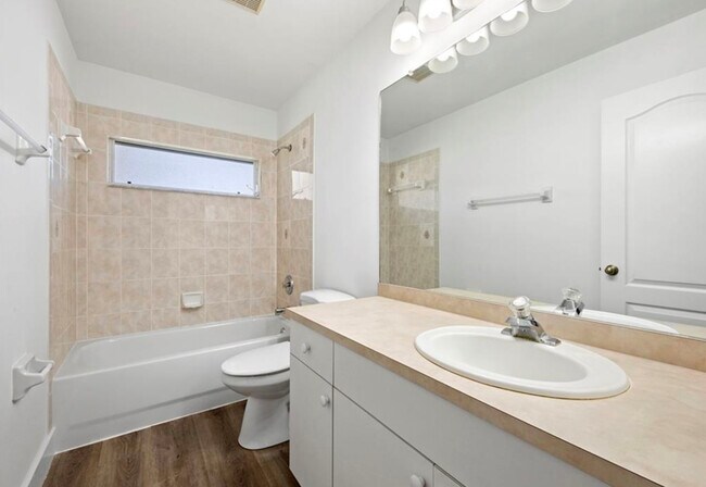 Building Photo - 409 SW 47th Ter