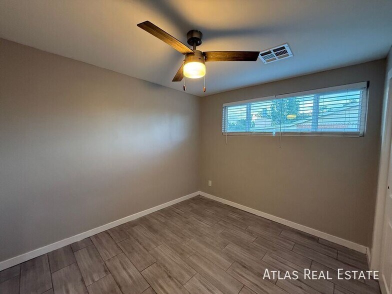 Building Photo - 3412 W Orangewood Ave