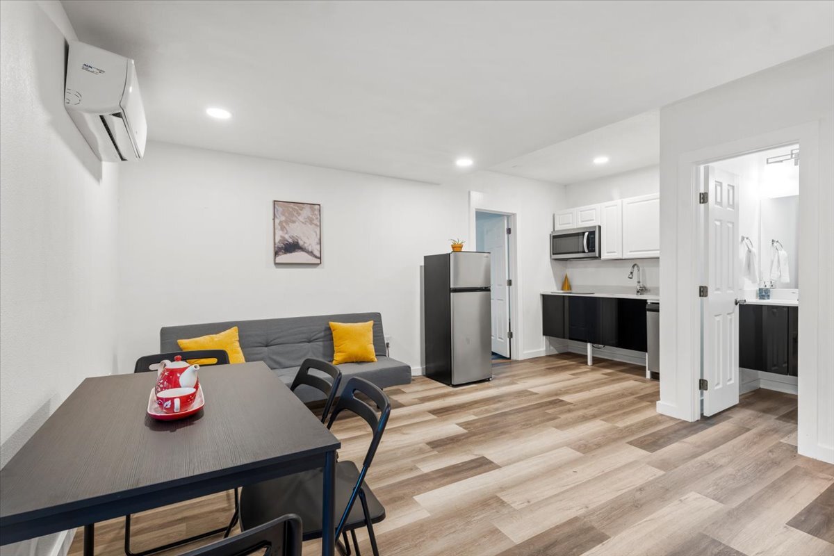 Building Photo - 719 Smith Ave