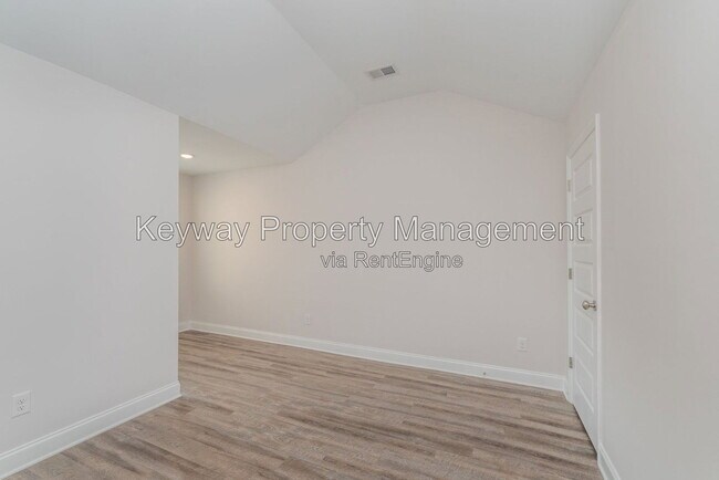Building Photo - 319 Sumac Trail