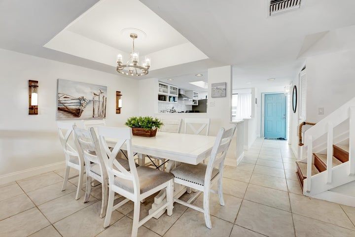 Building Photo - 716 NE 20th Ln