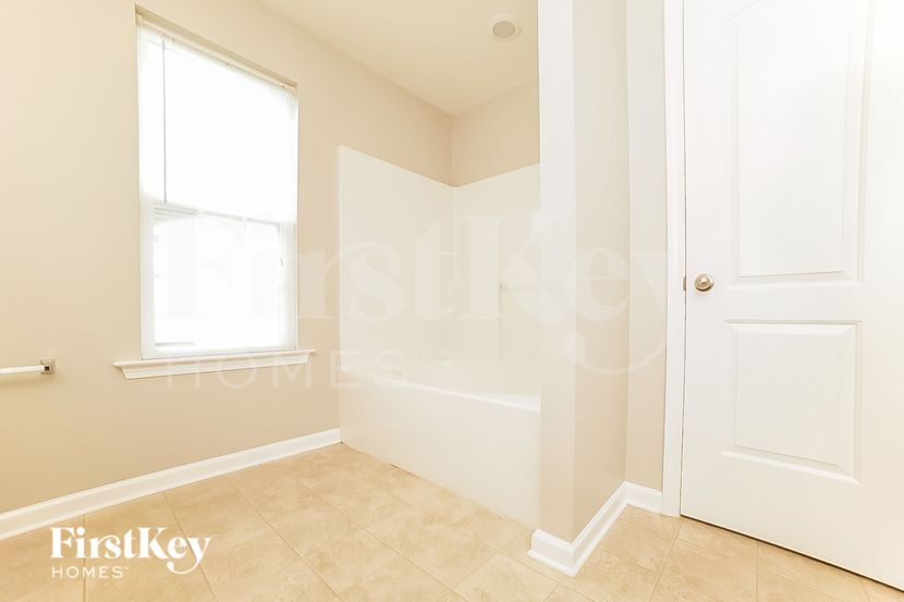 Building Photo - 5720 Misty Hill Cir