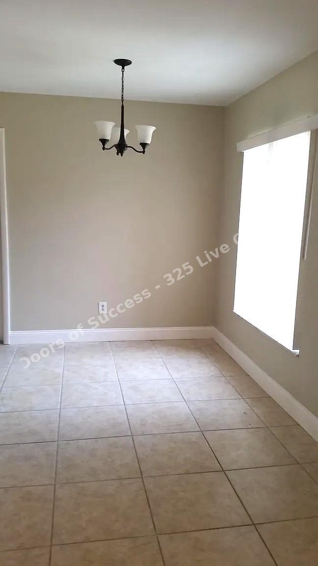 Building Photo - 325 Live Oak Blvd