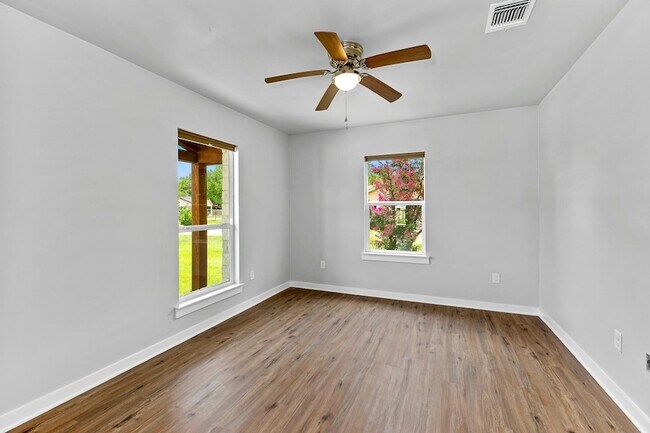Building Photo - 100 Bryson Bend