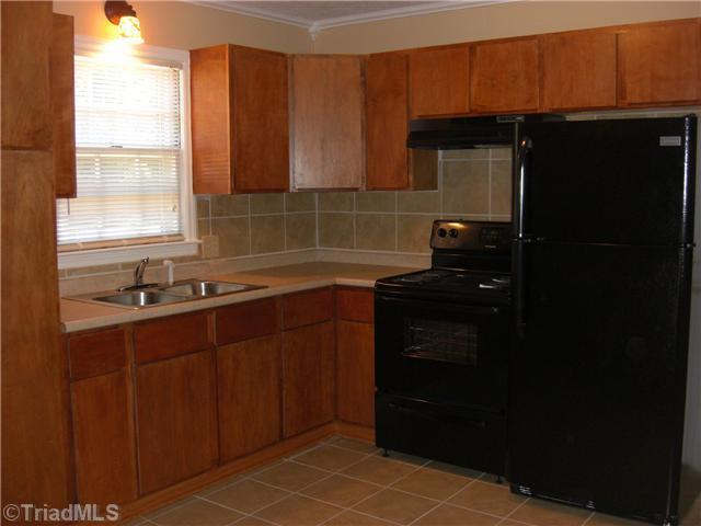 Building Photo - 3 Bed 1.5 Bath w/ 1 car Garage