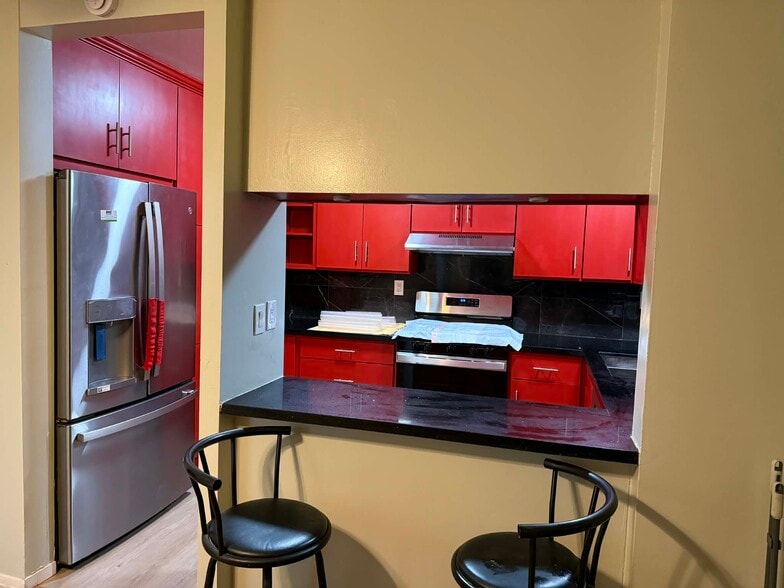 Building Photo - 3200 S Sepulveda Blvd