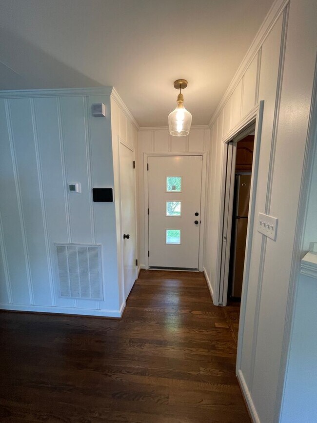 Building Photo - Beautiful Home located on .53 Wooded Corner Lot.