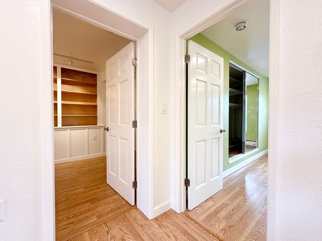 Building Photo - Coastal Living at its Finest (In-Law Suite...