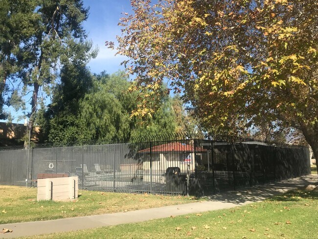 Building Photo - Colton Home in Cooley Ranch w/ Gardener Included