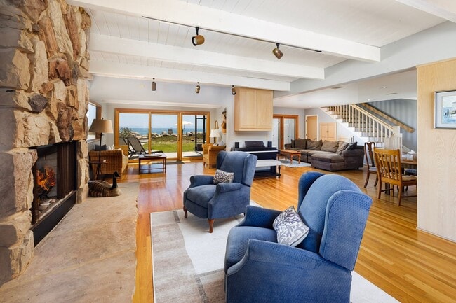 Building Photo - Introducing the Private Beach House in Carpinteria, CA!