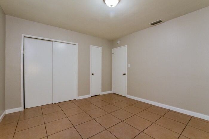 Building Photo - 2995 Westland Rd