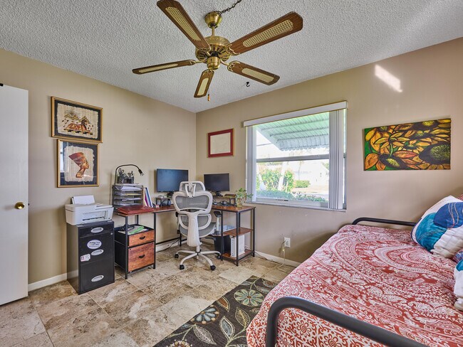 Building Photo - 519 SW 18th St