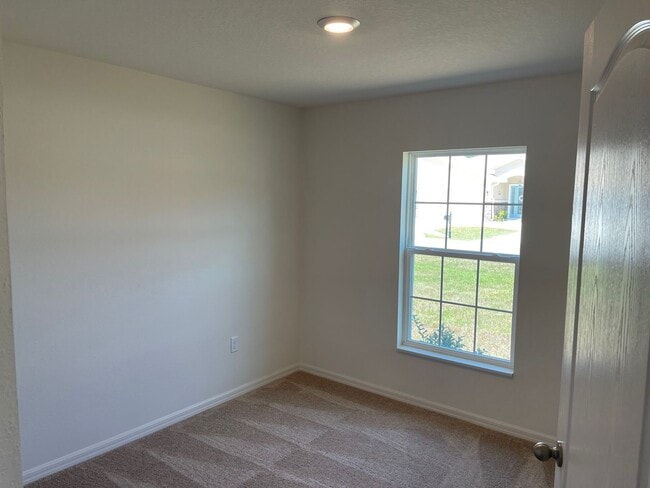 Building Photo - Like new 5/3/2 with screened in porch and much more...