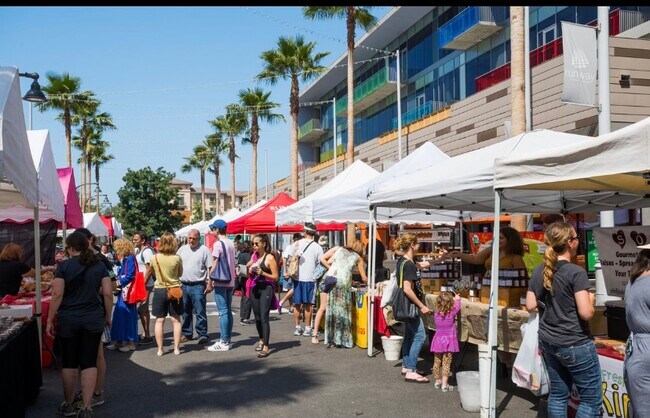 Saturday farmers’ market - 13075 Pacific Promenade