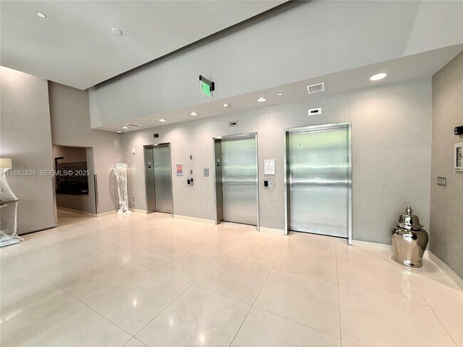 Building Photo - 275 NE 18th St