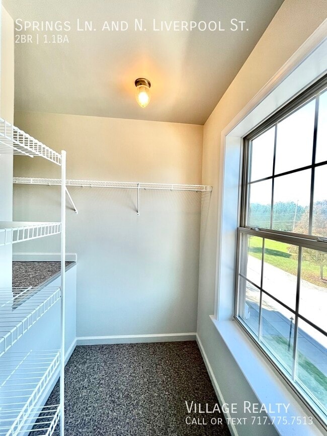 Building Photo - 215 Springs Ln