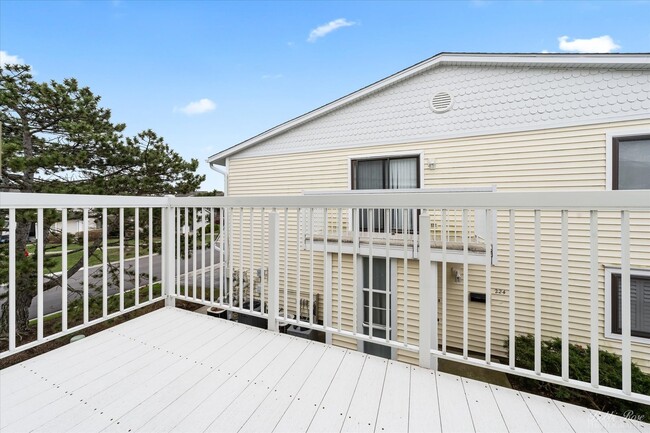 Building Photo - 226 N Waterford Dr