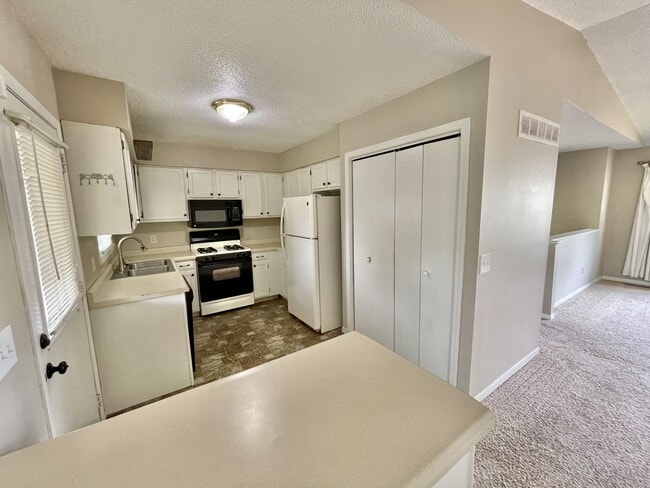 Building Photo - 105 Colony Dr