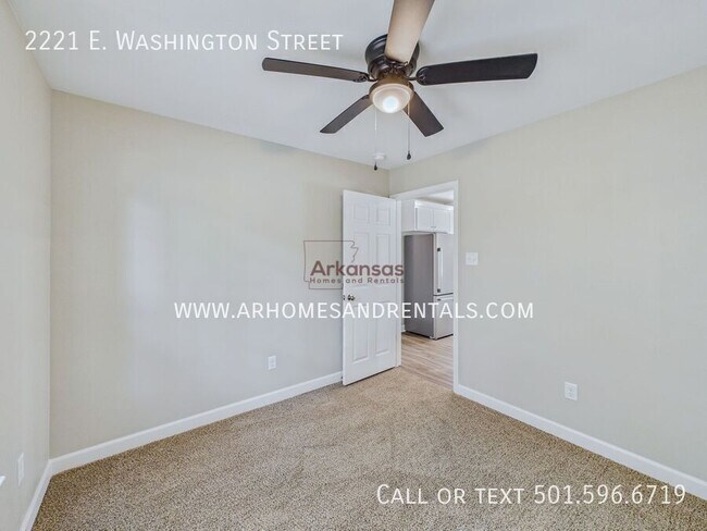 Building Photo - 2221 E Washington Ave