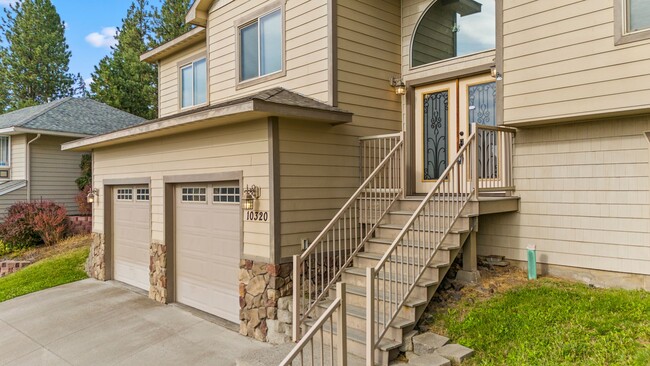 Building Photo - Beautiful Woodridge Home